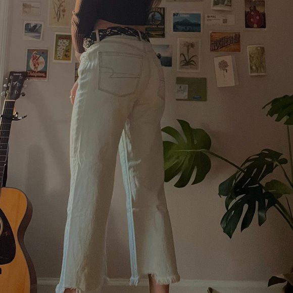 American Eagle Light Wash Jeans - Picture 2 of 7